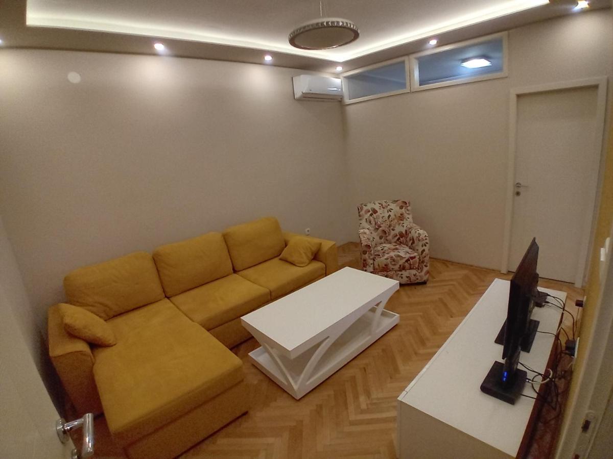 Apartments Mellon 포드고리차 외부 사진
